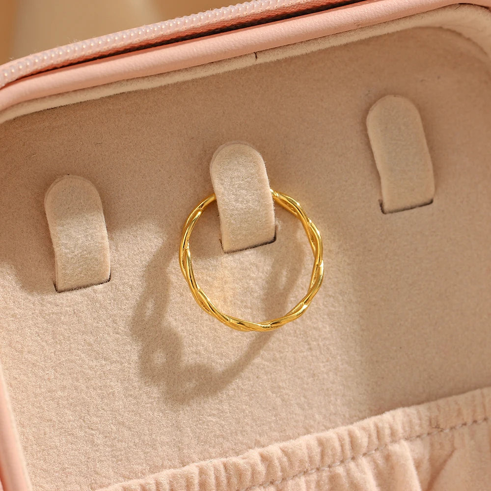 Bague fine tressée pour femme