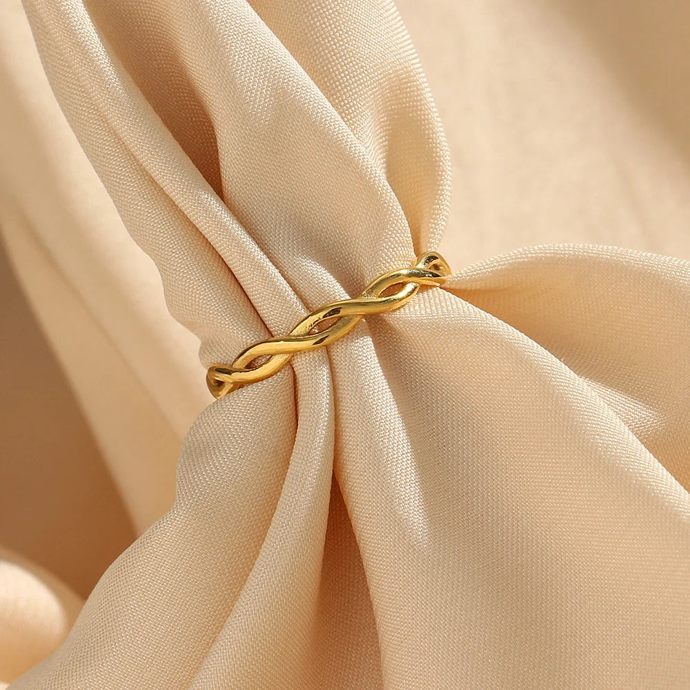Bague fine tressée pour femme
