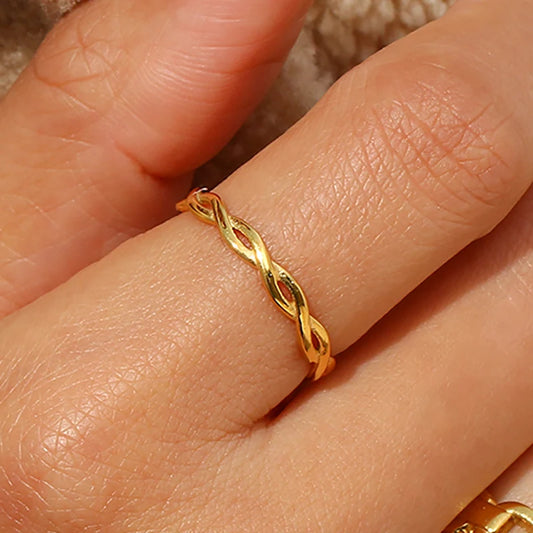 Bague fine tressée pour femme