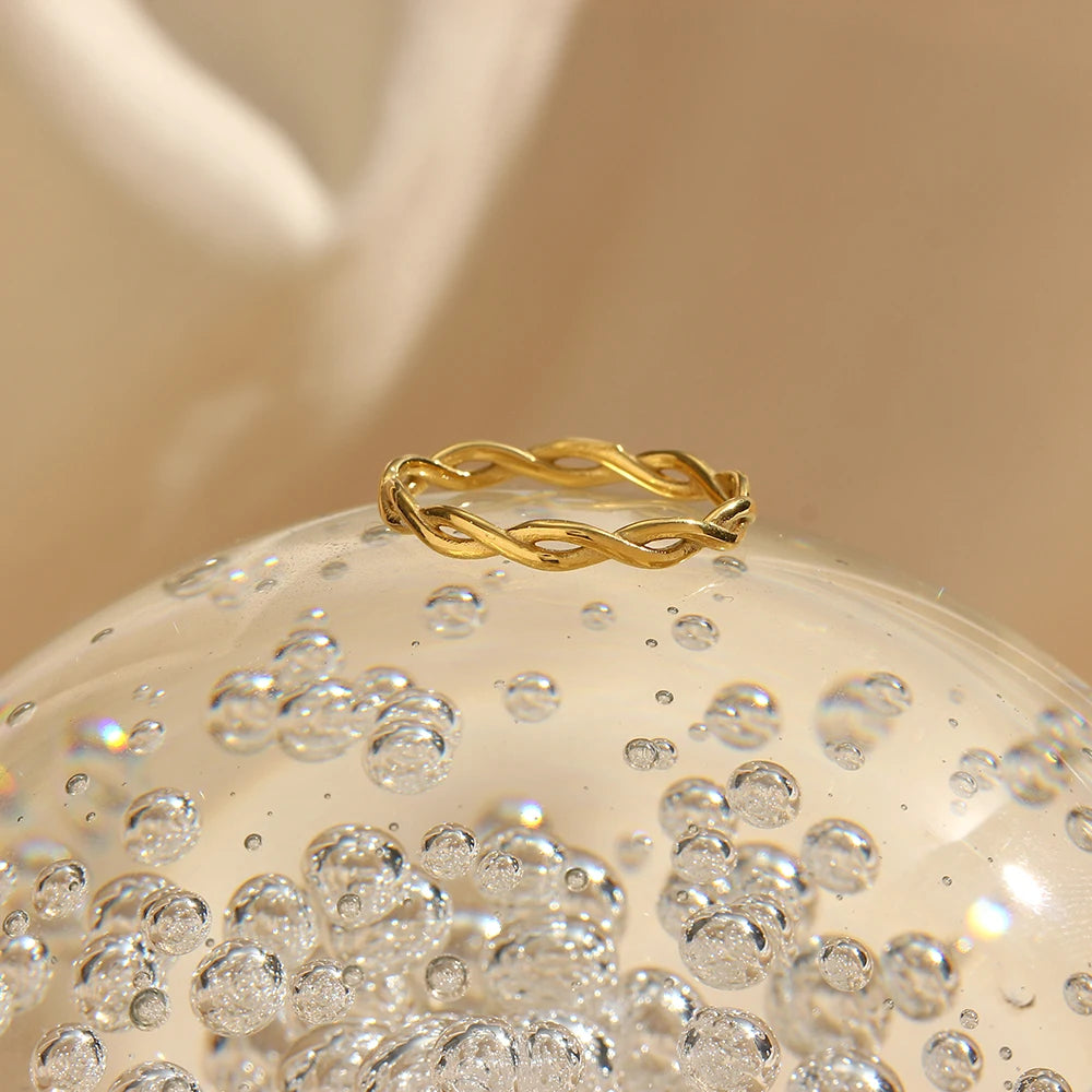 Bague fine tressée pour femme