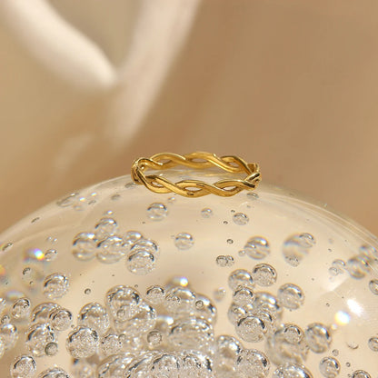 Bague fine tressée pour femme