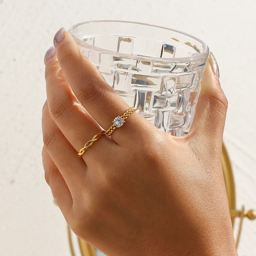 Bague fine tressée pour femme